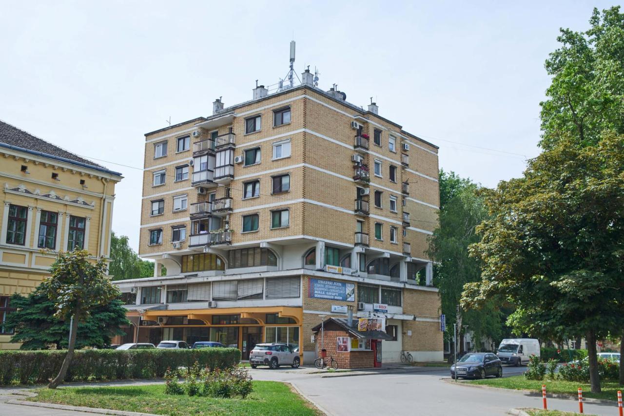Apartman Ana Becej Bagian luar foto